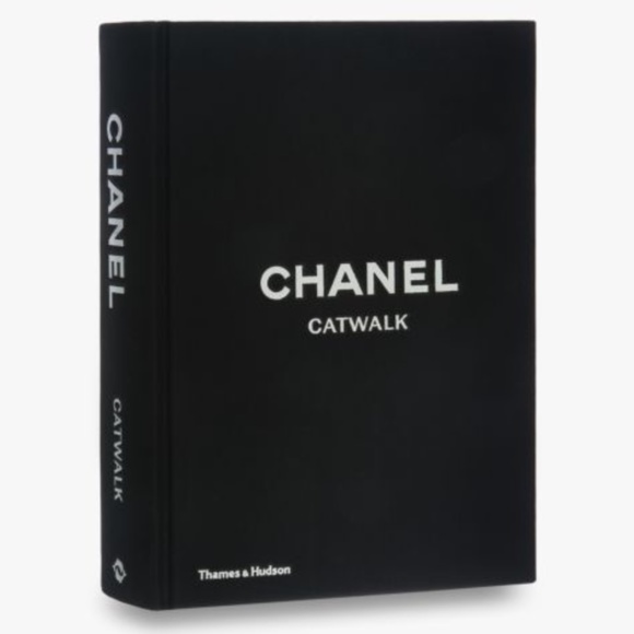 CHANEL Other - NEW*Bundle*CHANEL Cosmetic Bag +Decor Table Book!